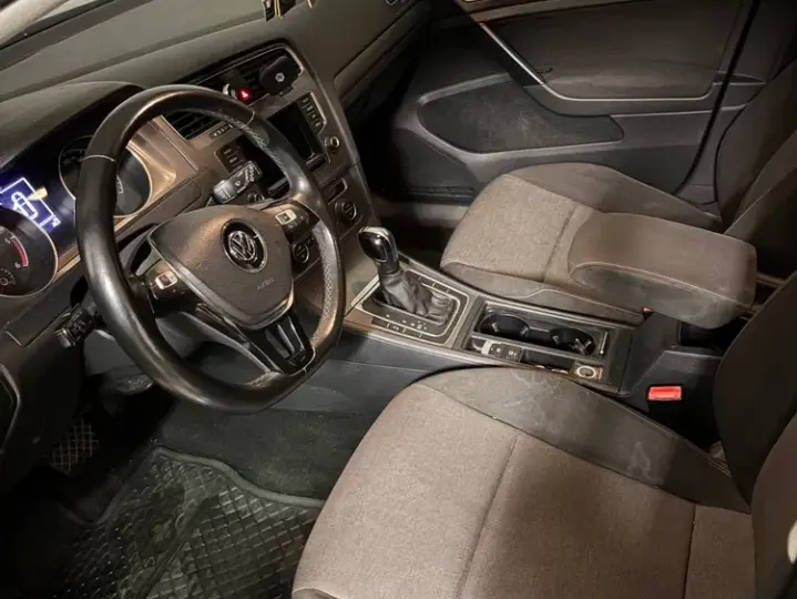 Volkswagen Golf VII 1.6 TDI DSG BMT Comfortline