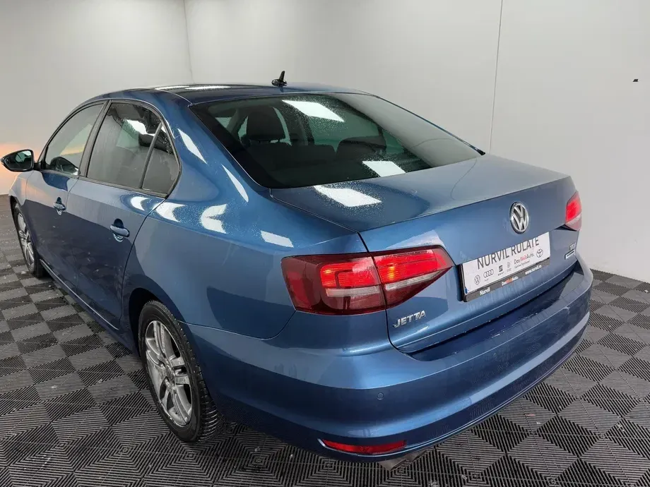 Volkswagen Jetta 2.0 TDI DSG Comfortline — imagine 3