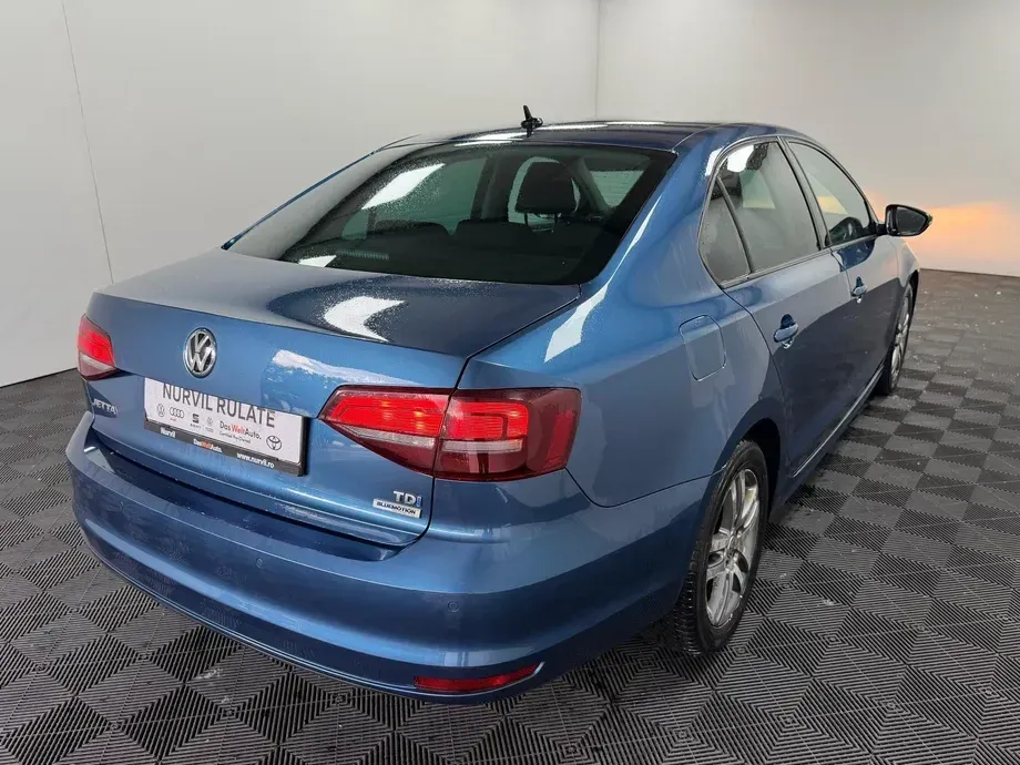 Volkswagen Jetta 2.0 TDI DSG Comfortline — imagine 6