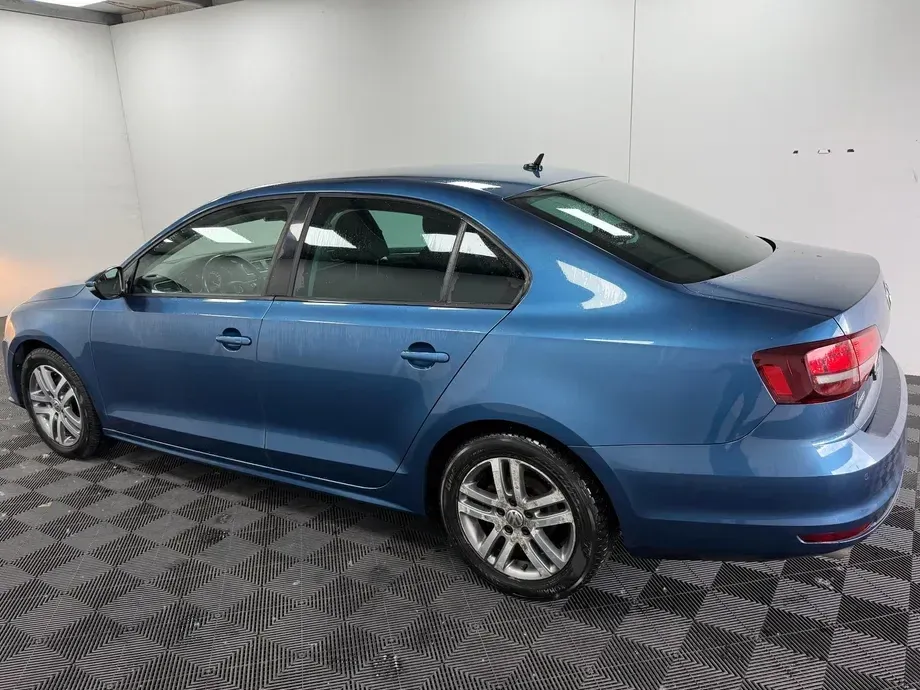 Volkswagen Jetta 2.0 TDI DSG Comfortline — imagine 4