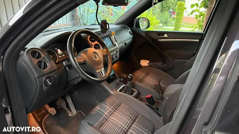 Volkswagen Tiguan II 2.0 TDI SCR 4MOTION BlueMotion Technology Lounge Track & Style — imagine 4
