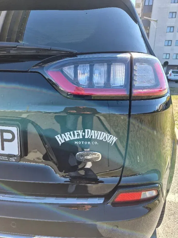 Jeep Cherokee — imagine 4