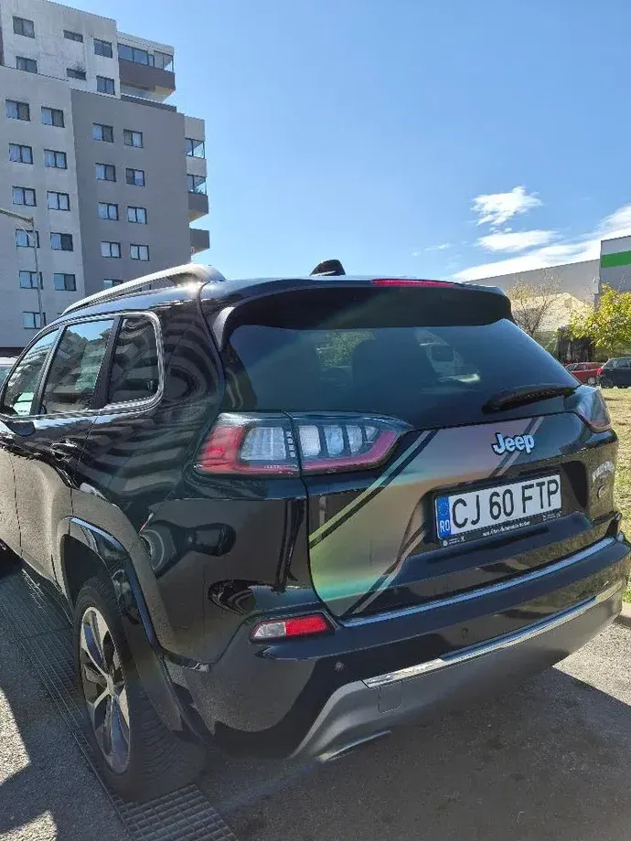 Jeep Cherokee — imagine 3