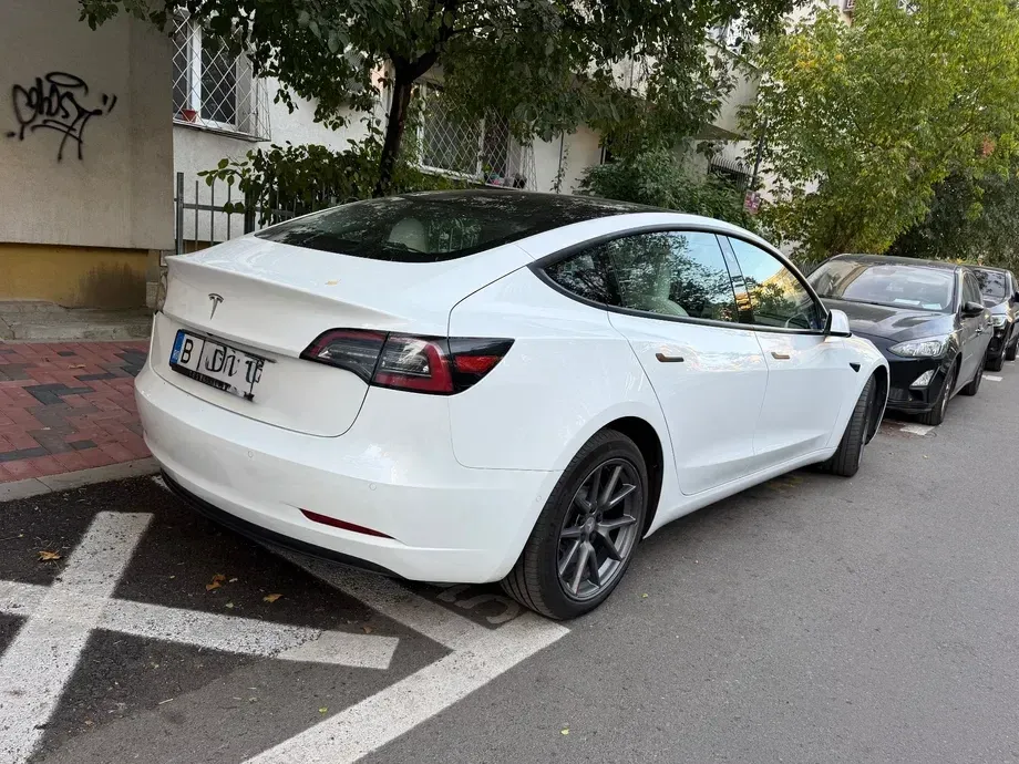 Tesla Model 3 Standard — imagine 3