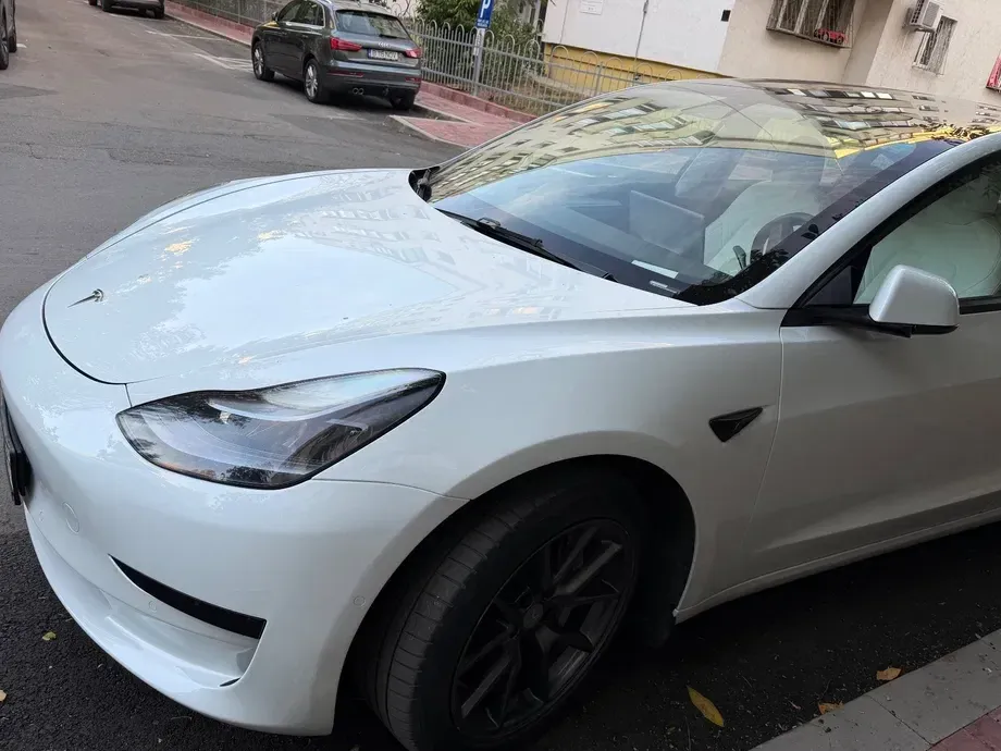 Tesla Model 3 Standard — imagine 5