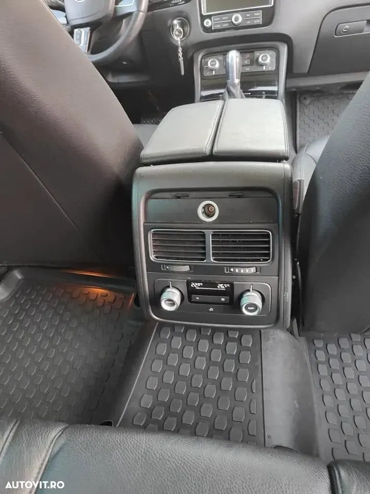 Volkswagen Touareg II 3.0 V6 TDI BMT — imagine 6