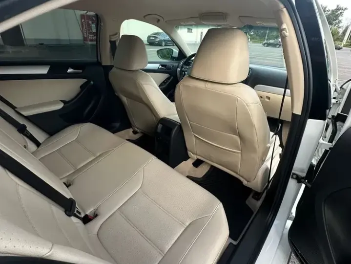 Volkswagen Jetta A6 1.4 DSG