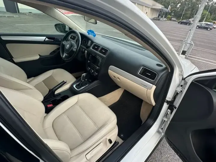 Volkswagen Jetta A6 1.4 DSG