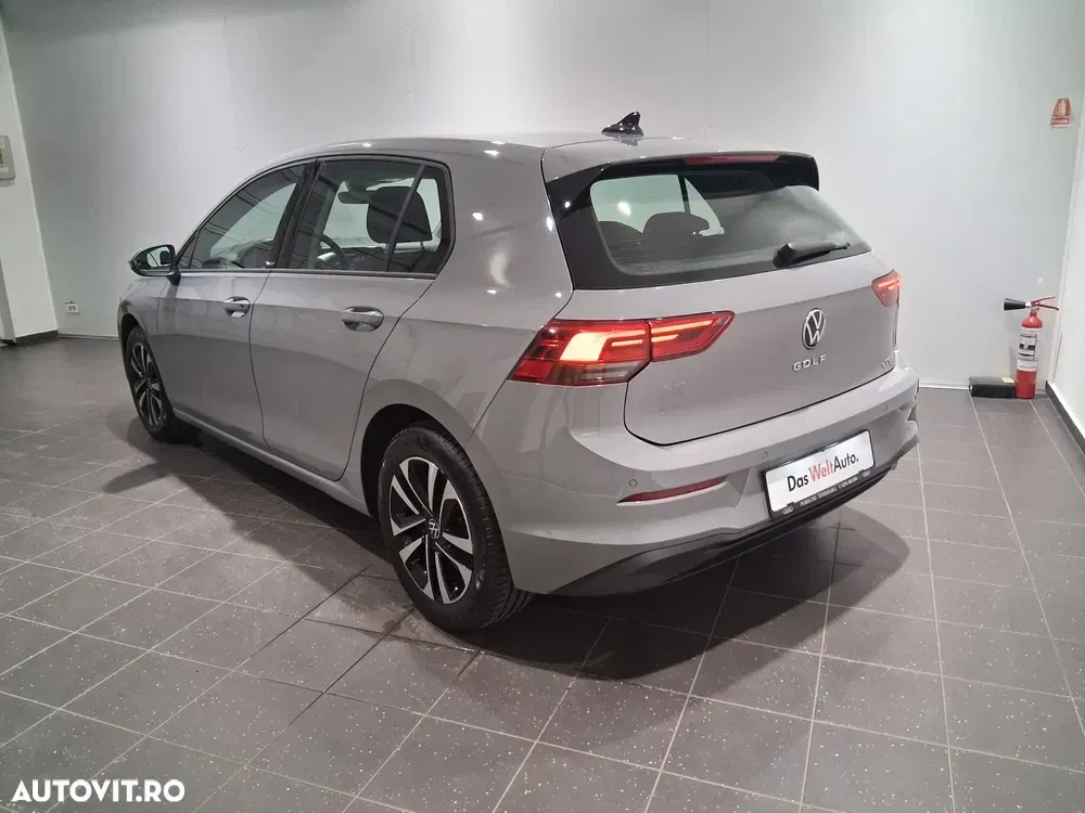 Volkswagen Golf VIII 1.0 eTSI MHEV 110CP DSG Life — imagine 3