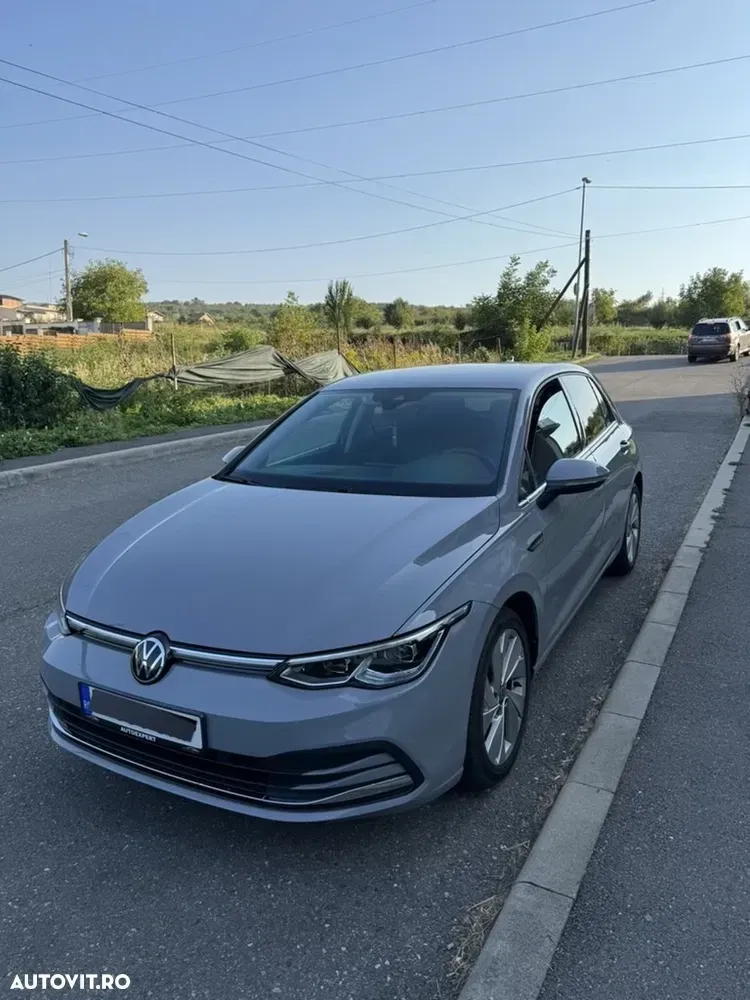 Volkswagen Golf VIII 1.5 eTSI ACT DSG MHEV Style — imagine 4