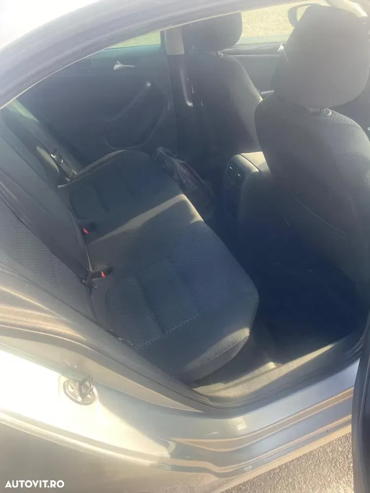 Volkswagen Jetta — imagine 6