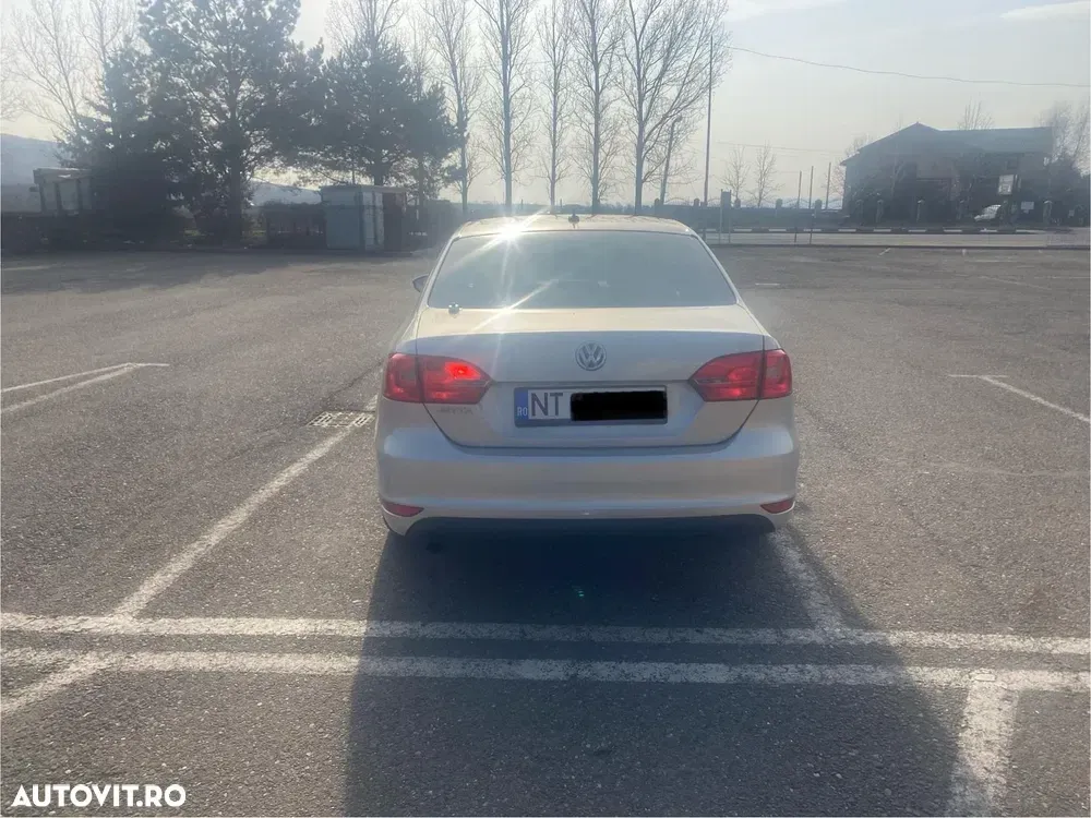 Volkswagen Jetta — imagine 3