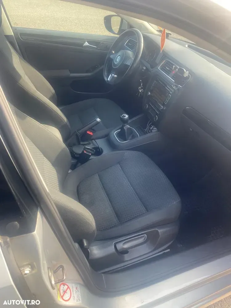 Volkswagen Jetta — imagine 5