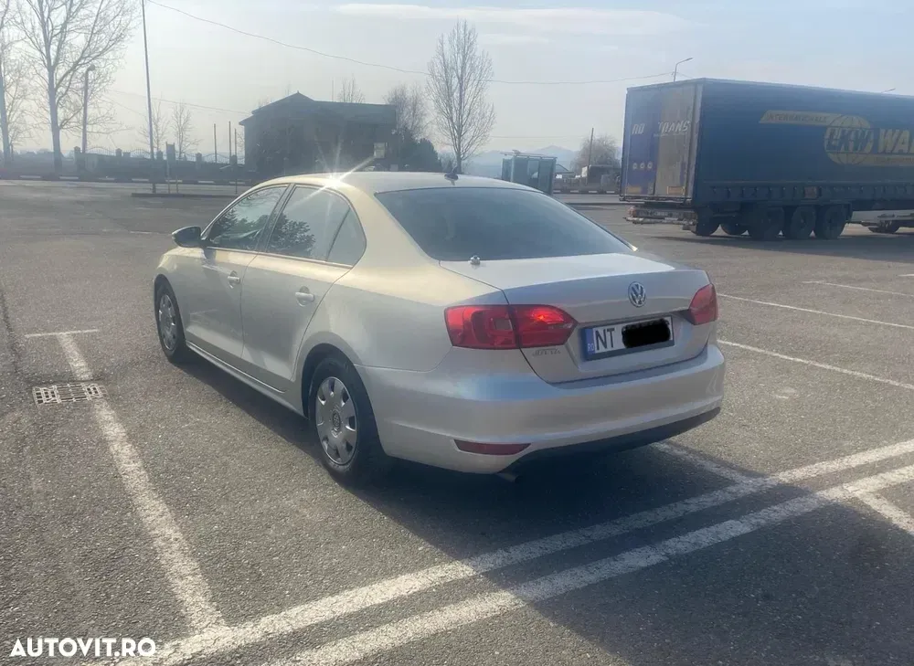 Volkswagen Jetta — imagine 4