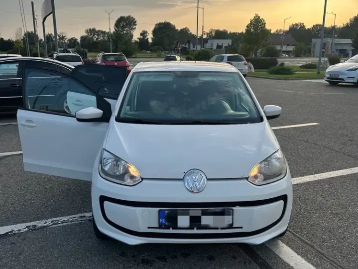 Volkswagen up! 1.0 Take