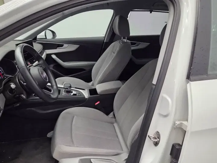 Audi A4 Limuzina
