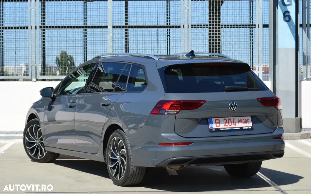 Volkswagen Golf VIII 1.5 eTSI ACT DSG MHEV Style — imagine 4