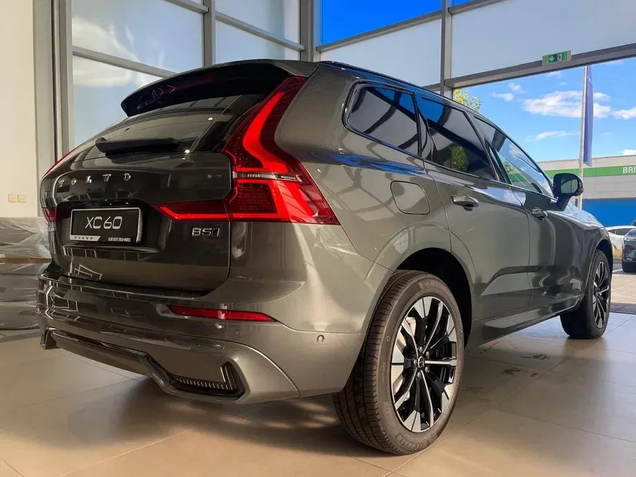 Volvo XC 60 II B5 B AWD Ultimate Dark — imagine 5