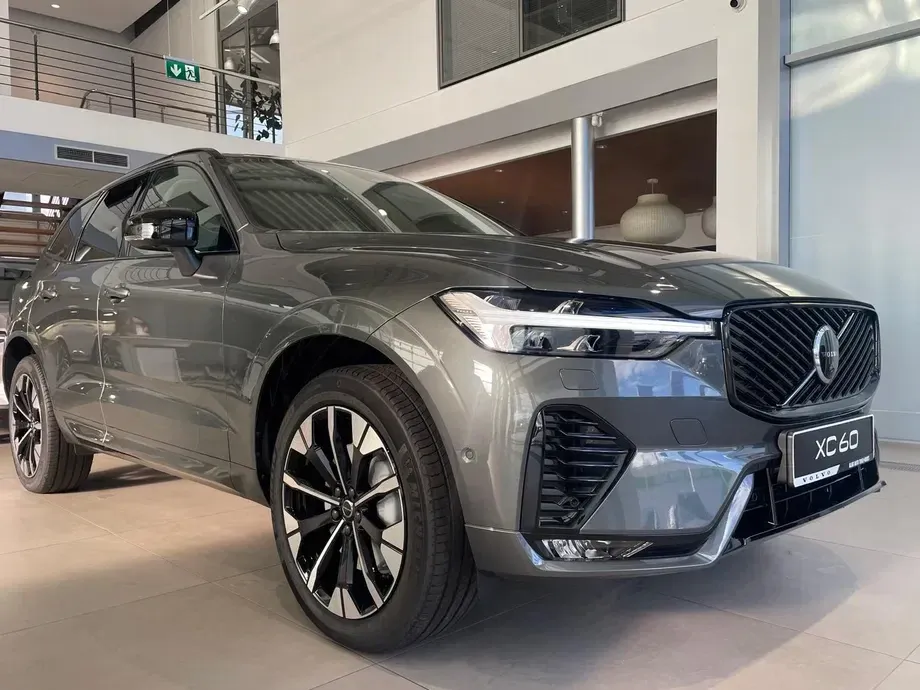 Volvo XC 60 II B5 B AWD Ultimate Dark — imagine 3