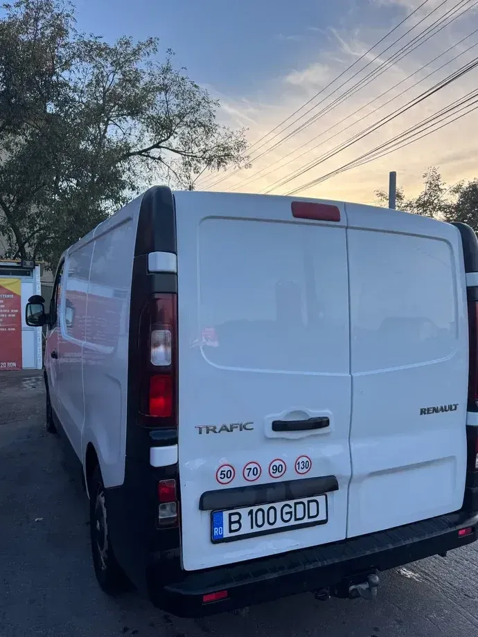 Renault Trafic Combi L2H1 7+1 Expression — imagine 5