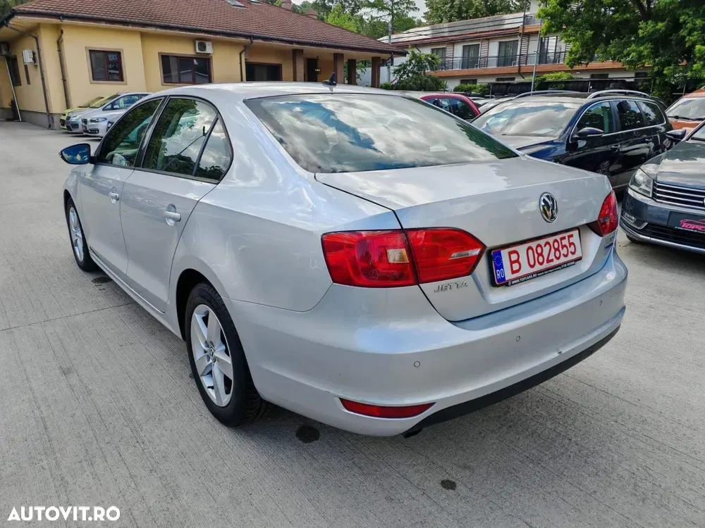 Volkswagen Jetta — imagine 4