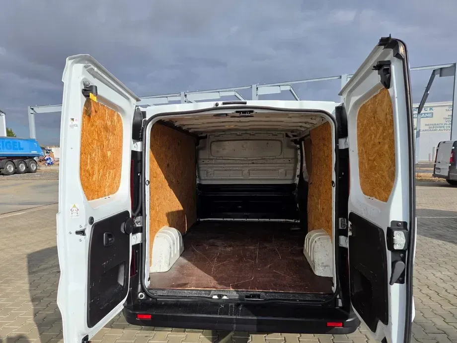 Renault Trafic L2H1 — imagine 9