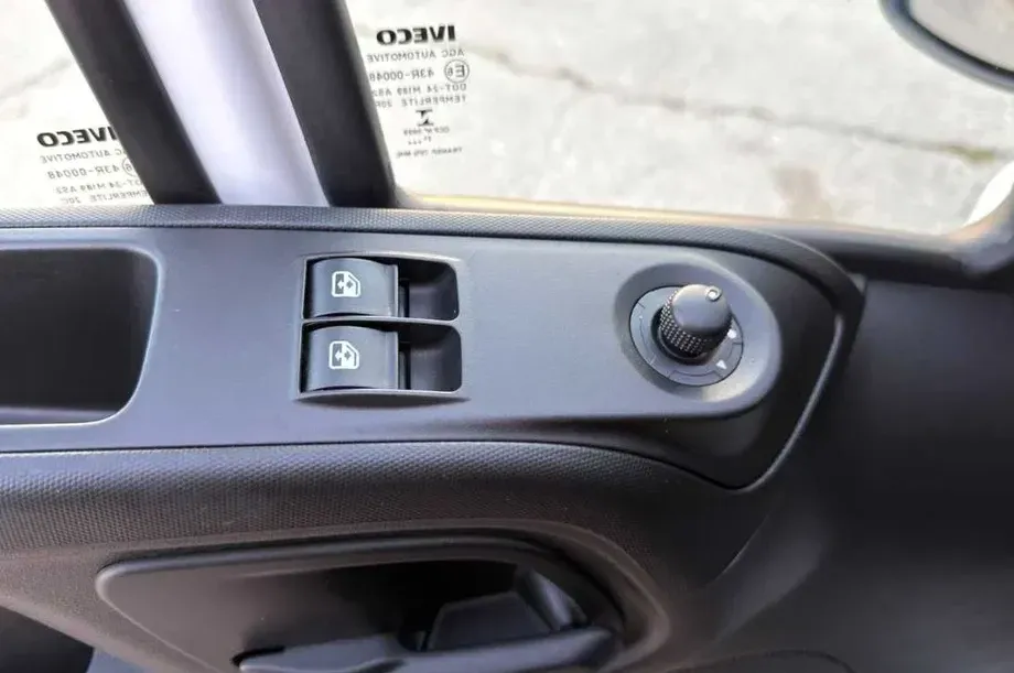 Iveco DAILY CU LIFT — imagine 15