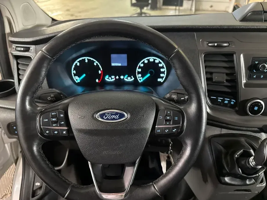 Ford Transit — imagine 13