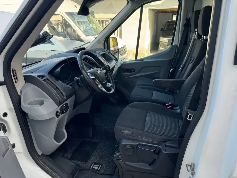 Ford Transit — imagine 10