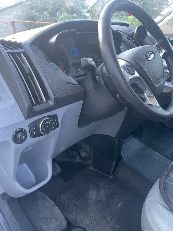 Ford Transit — imagine 5