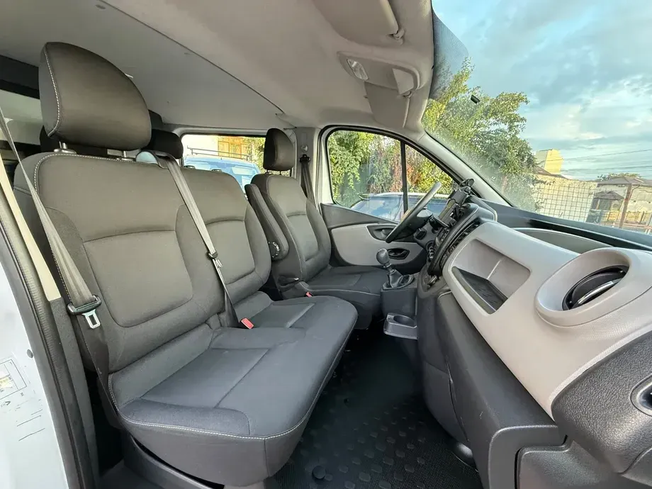 Renault TRAFIC — imagine 9