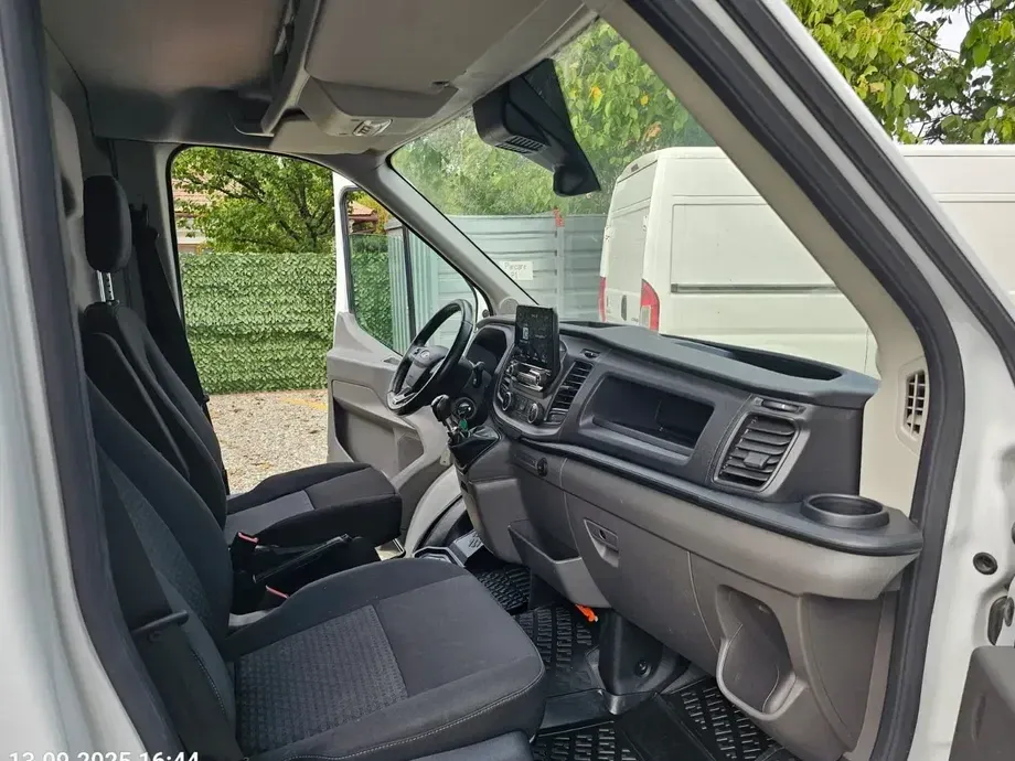 Ford Transit — imagine 12