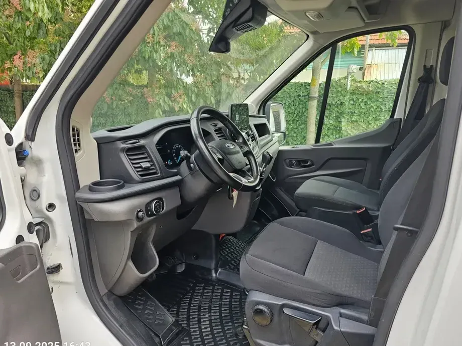 Ford Transit — imagine 3