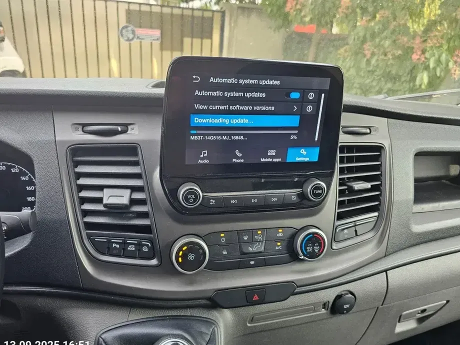 Ford Transit — imagine 11