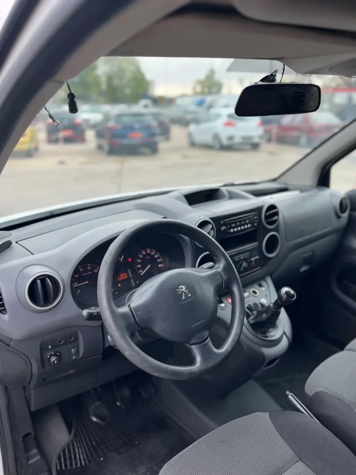 Peugeot Partner — imagine 14