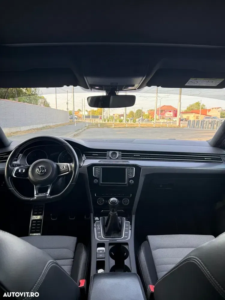 Volkswagen Passat B8 2.0 TDI R Executive — imagine 6
