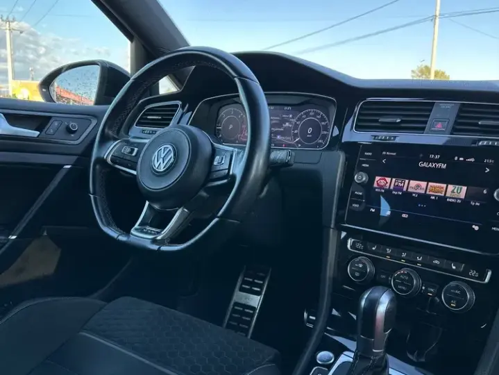 Volkswagen Golf VII 2.0 TDI DSG GTD