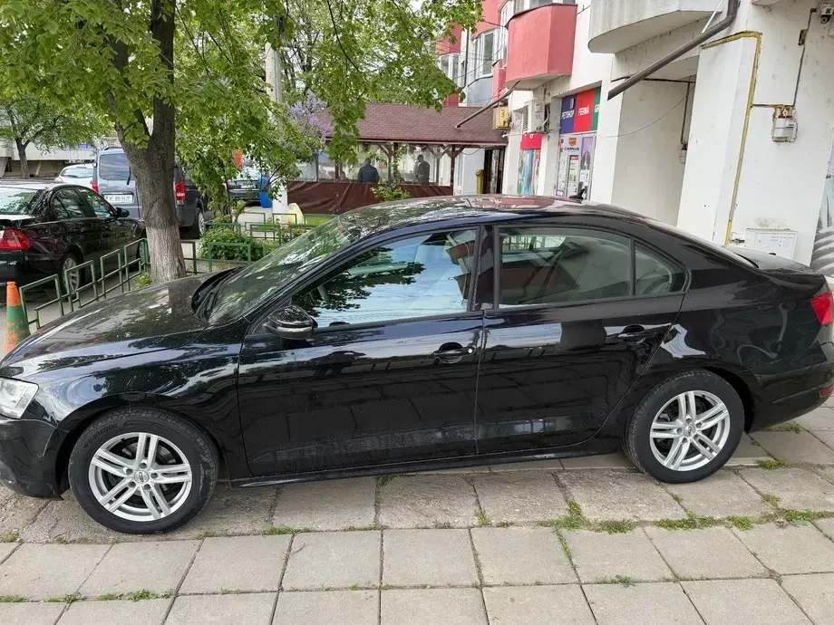Volkswagen Jetta A6 1.2 TSI Trendline — imagine 2