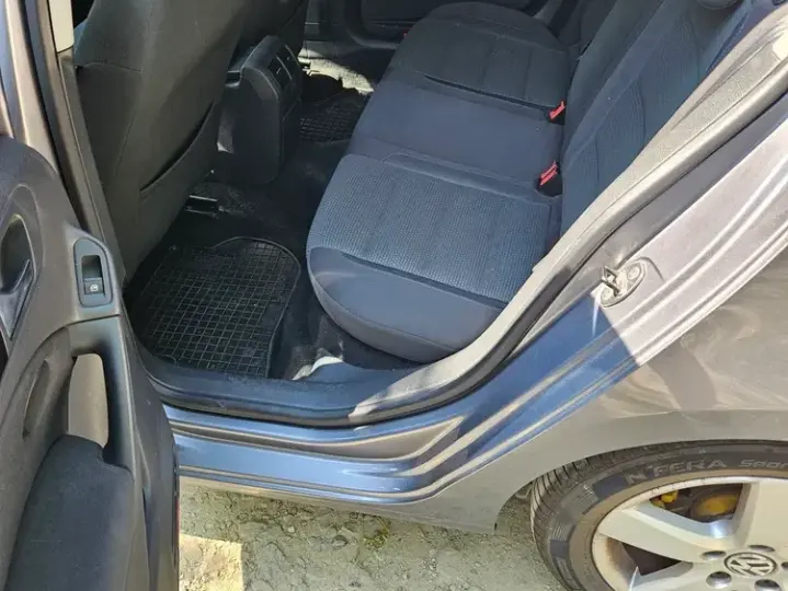 Volkswagen Golf VI