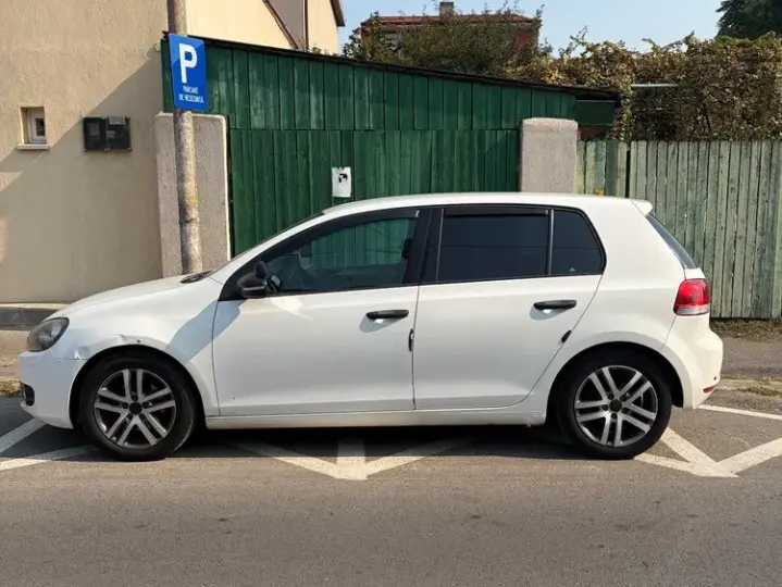 Volkswagen Golf VI 1.6 TDI DPF Comfortline
