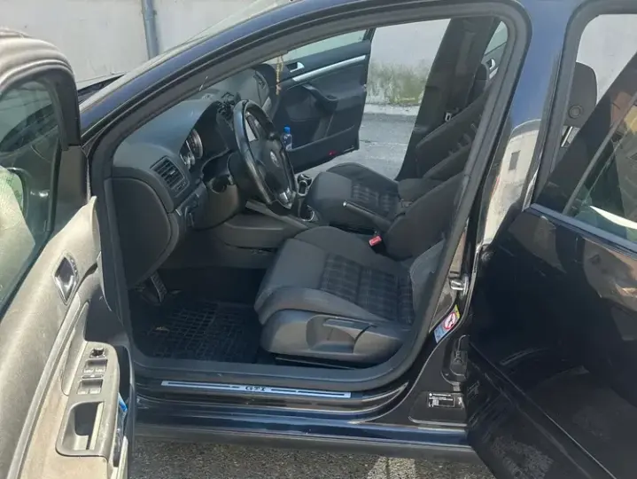 Volkswagen Golf V