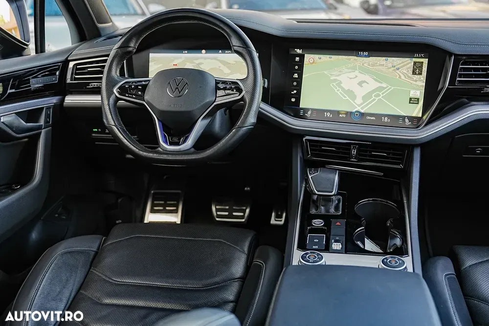 Volkswagen Touareg TFSI e plug in hybrid — imagine 4