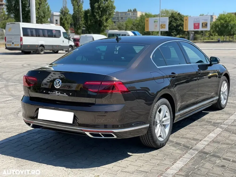 Volkswagen Passat B8 2.0 TDI DSG R Executive — imagine 2