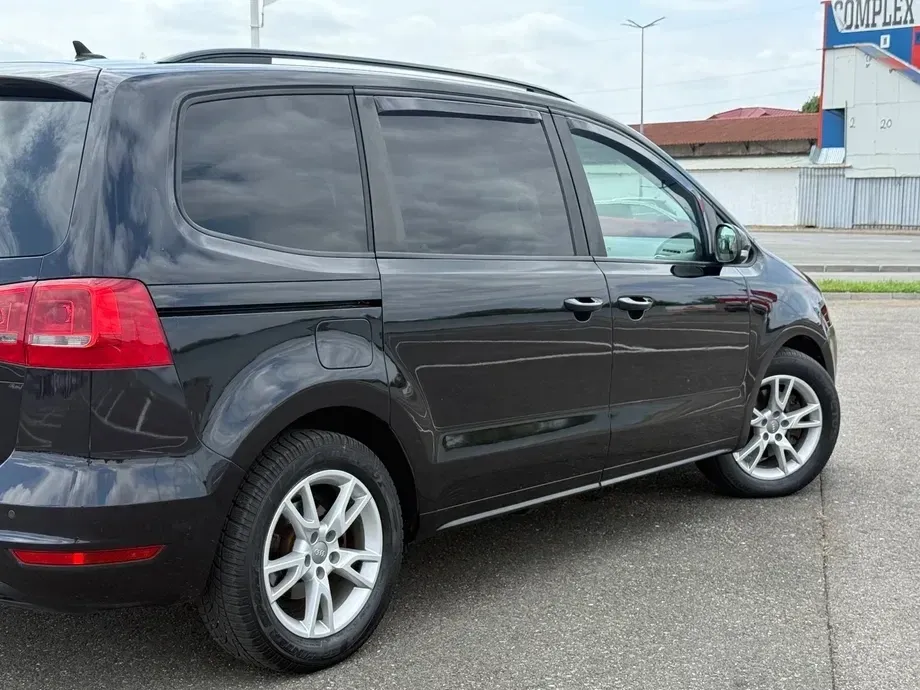 Volkswagen Sharan 2.0 TDI DSG BlueMotion Technology Comfortline — imagine 5