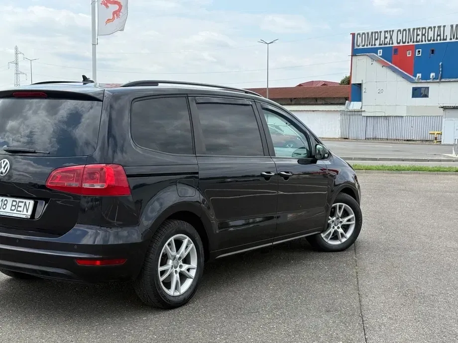 Volkswagen Sharan 2.0 TDI DSG BlueMotion Technology Comfortline — imagine 3