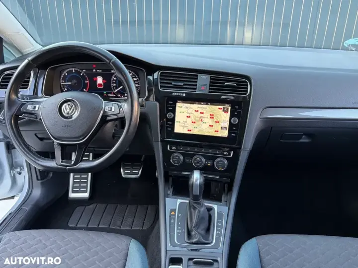 Volkswagen Golf VII 2.0 TDI SCR DSG IQ.DRIVE