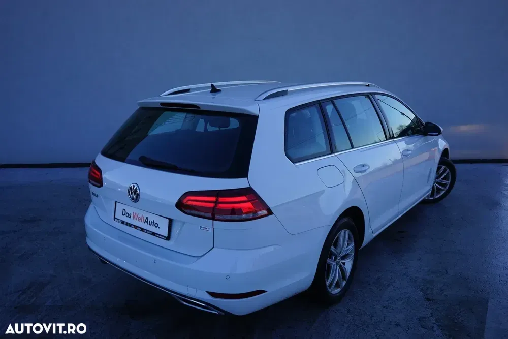 Volkswagen Golf VIII 2.0 TDI SCR DSG Highline — imagine 5