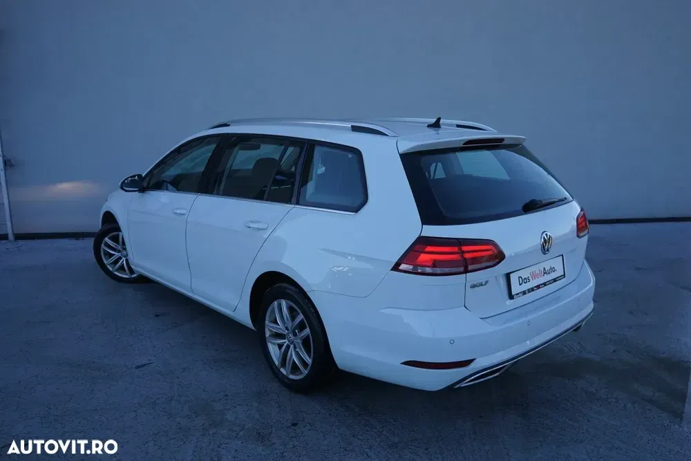 Volkswagen Golf VIII 2.0 TDI SCR DSG Highline — imagine 3