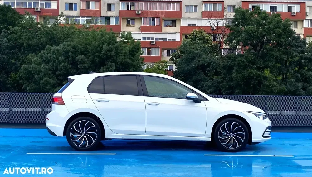 Volkswagen Golf 1.0 eTSI OPF DSG Life — imagine 5