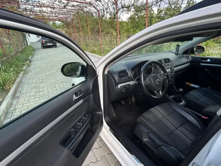 Volkswagen Golf VI 1.6 TDI DPF MATCH